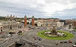 Admira las principales avenidas de Barcelona desde el autocar.