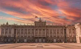 Descubra la belleza majestuosa del Palacio Real