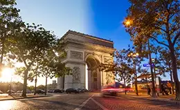 Descubre monumentos icónicos como el Arco del Triunfo y la Ópera