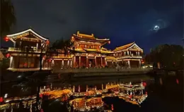 Admira Luoyang en un paseo en barco