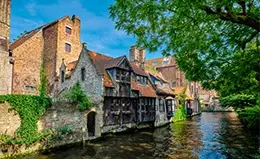 Descubre la magia medieval de Brujas