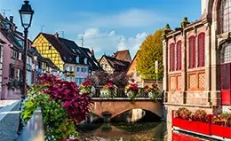 Explora Colmar, la joya medieval del vino.