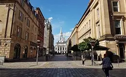 Explora la vibrante ciudad de Glasgow.