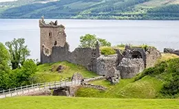 Explore el Castillo de Urquhart.