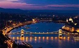 Disfruta de una noche en los restaurantes tradicionales de Budapest.