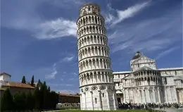 Visita la Torre Inclinada en el Campo de los Milagros