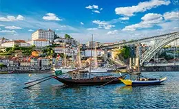 Oporto, la ciudad de los puentes y el vino.