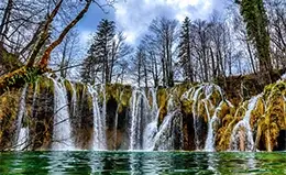 Explora los senderos naturales del Parque de Plitvice