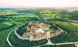 Visita al encantador pueblo fortificado de Monteriggioni