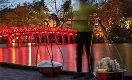 Vuelo a la vibrante Hanói.