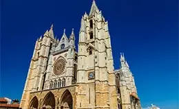 Catedral gótica de León, impresionante por sus vidrieras.