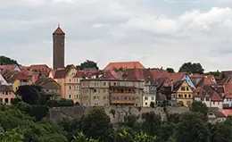 Navega hacia la encantadora isla de Marken.