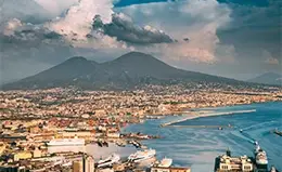 Explora la vibrante ciudad de Nápoles.