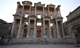Recorrido histórico por las ruinas de Éfeso.