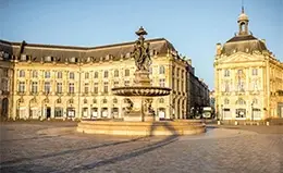 Pasea por el centro histórico de Burdeos, un tesoro de la UNESCO