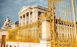 Pasea por los jardines del Palacio de Versalles.