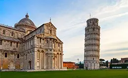 Admira la Torre Inclinada de Pisa.