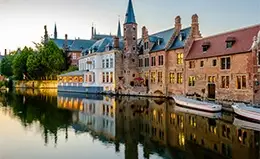 Disfruta de un crucero por los canales de Brujas.