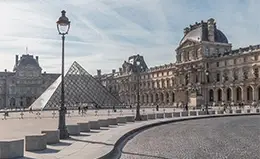Explora los monumentos más icónicos de París.