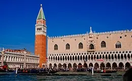 Toma un paseo en barco a la Plaza de San Marcos, el gran corazón de la ciudad