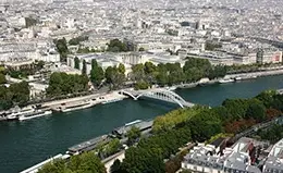 Disfruta de manera romántica un paseo en barco por el río Sena