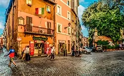 Pasea por Trastevere y disfruta de su atmósfera, su encanto bohemio y de su deliciosa gastronomía