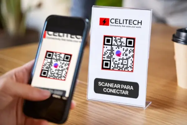 Persona conectada con eSIM en su viaje internacional